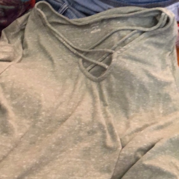 Green shirt - Picture 1 of 2